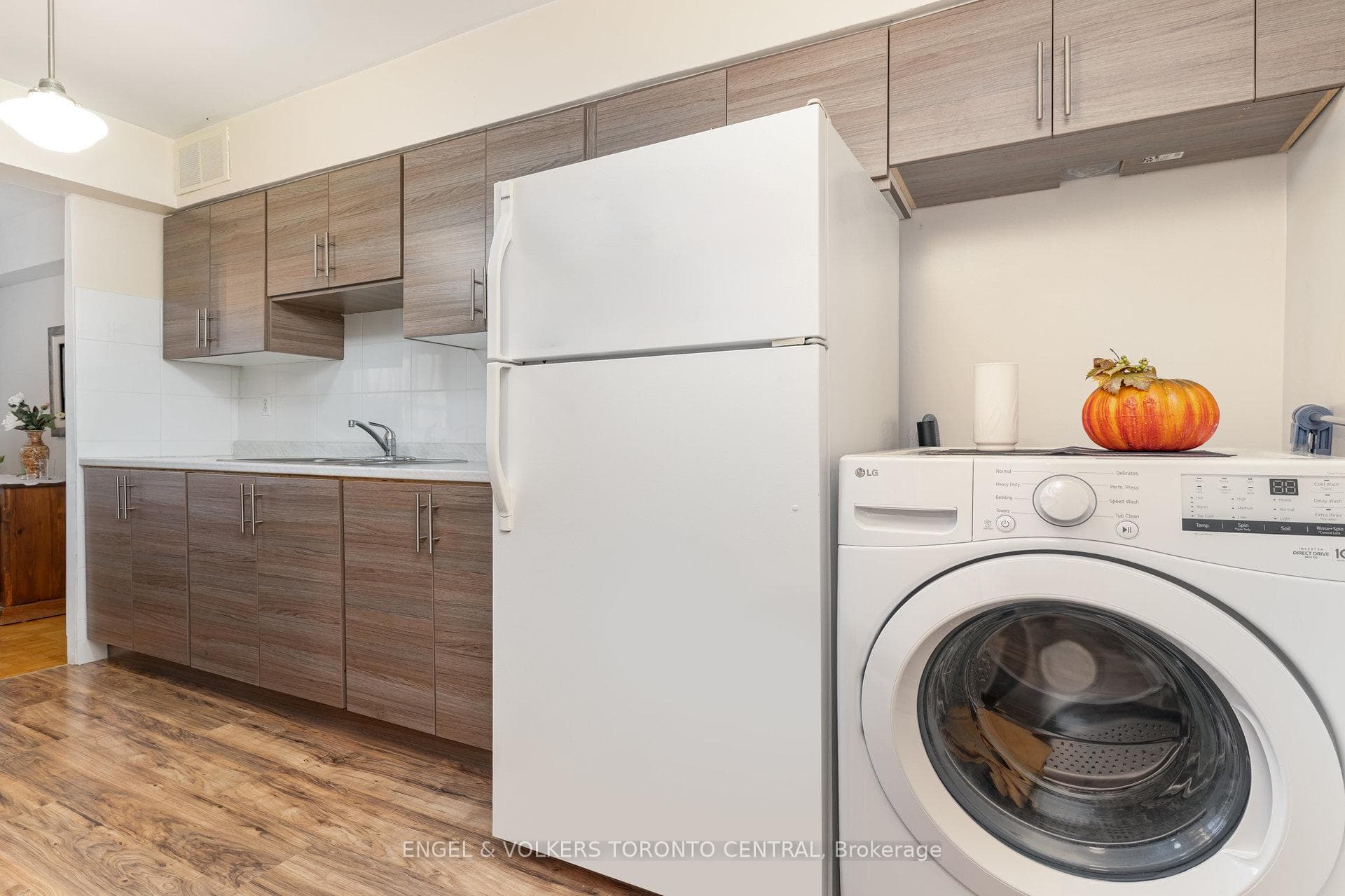 5 Frith Road Unit 808 photo 9