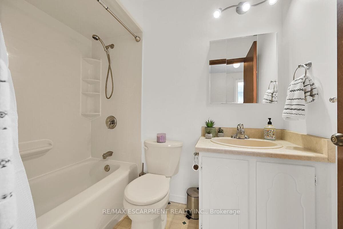 50 Athenia Drive photo 24