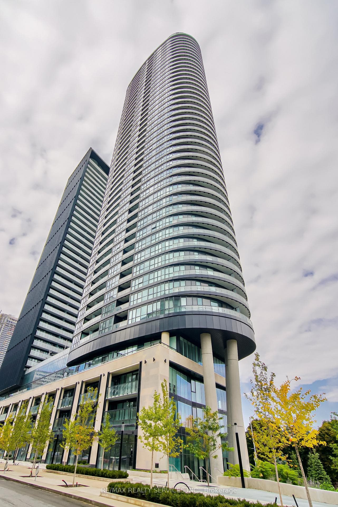585 Bloor Street Unit 2321 photo 3