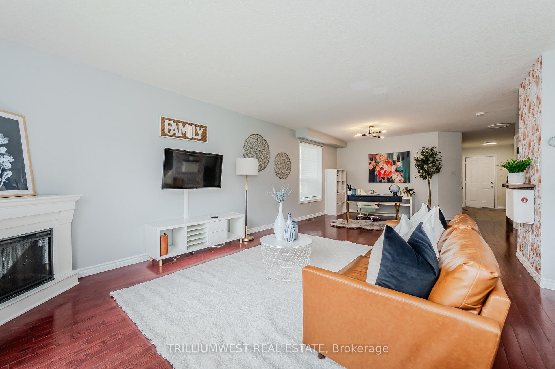 365 Sauve Crescent photo 9
