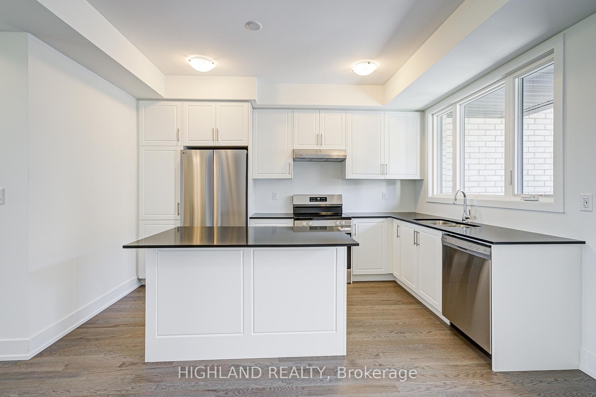1220 Dartmouth Crescent Unit 11 photo 14