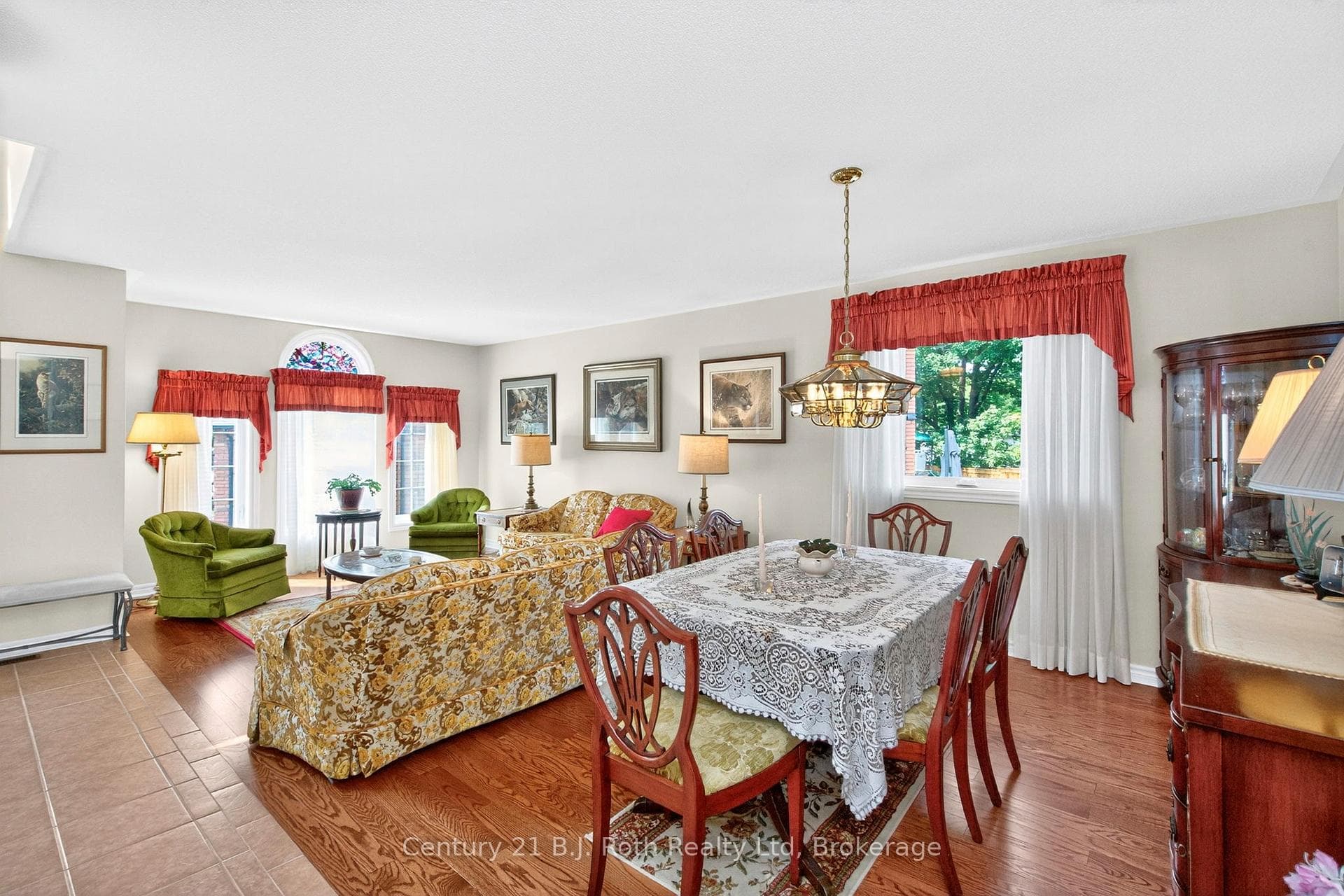 997 Whitney Crescent photo 8