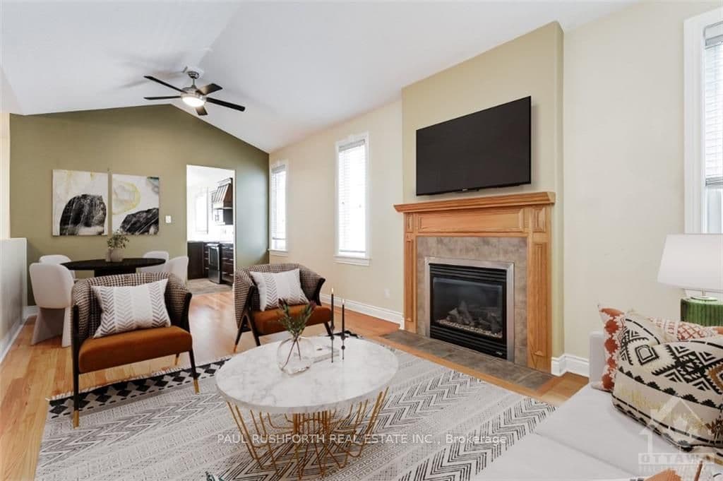 249 TOPAZE Crescent photo 4