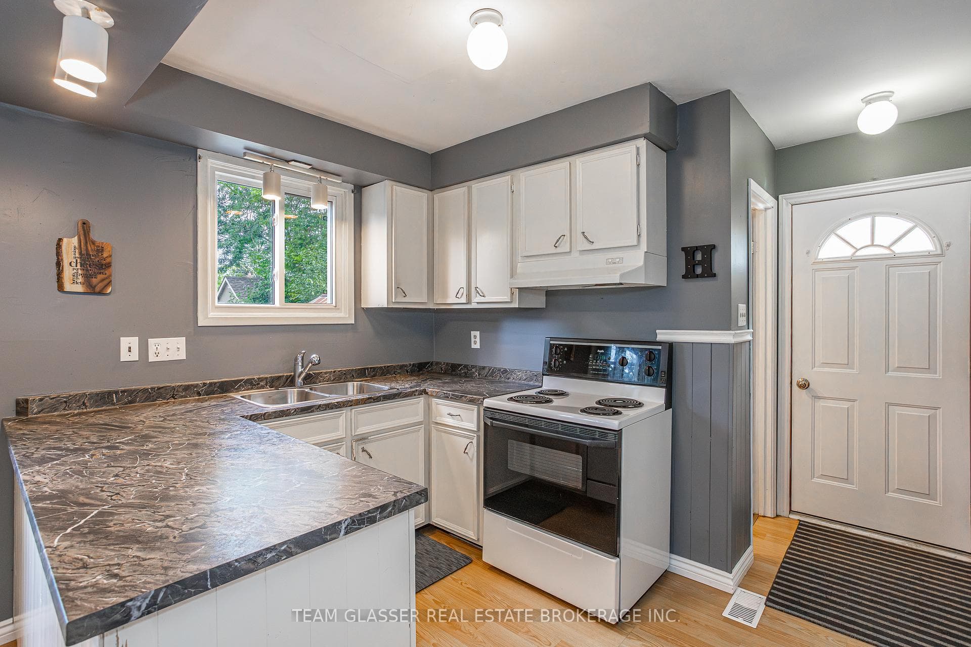 28 Rosamond Crescent photo 8