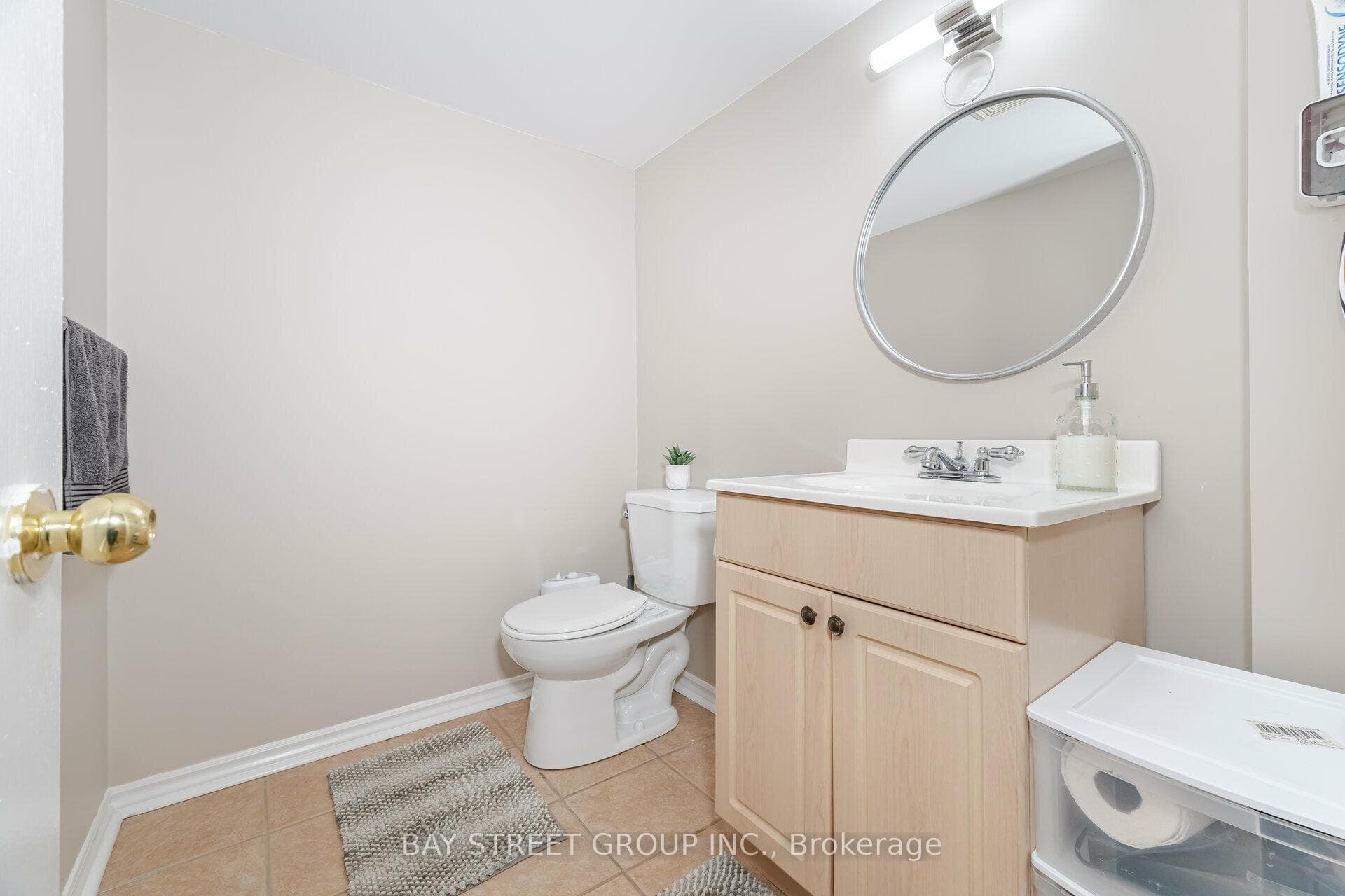 240 Waterbury Street photo 30