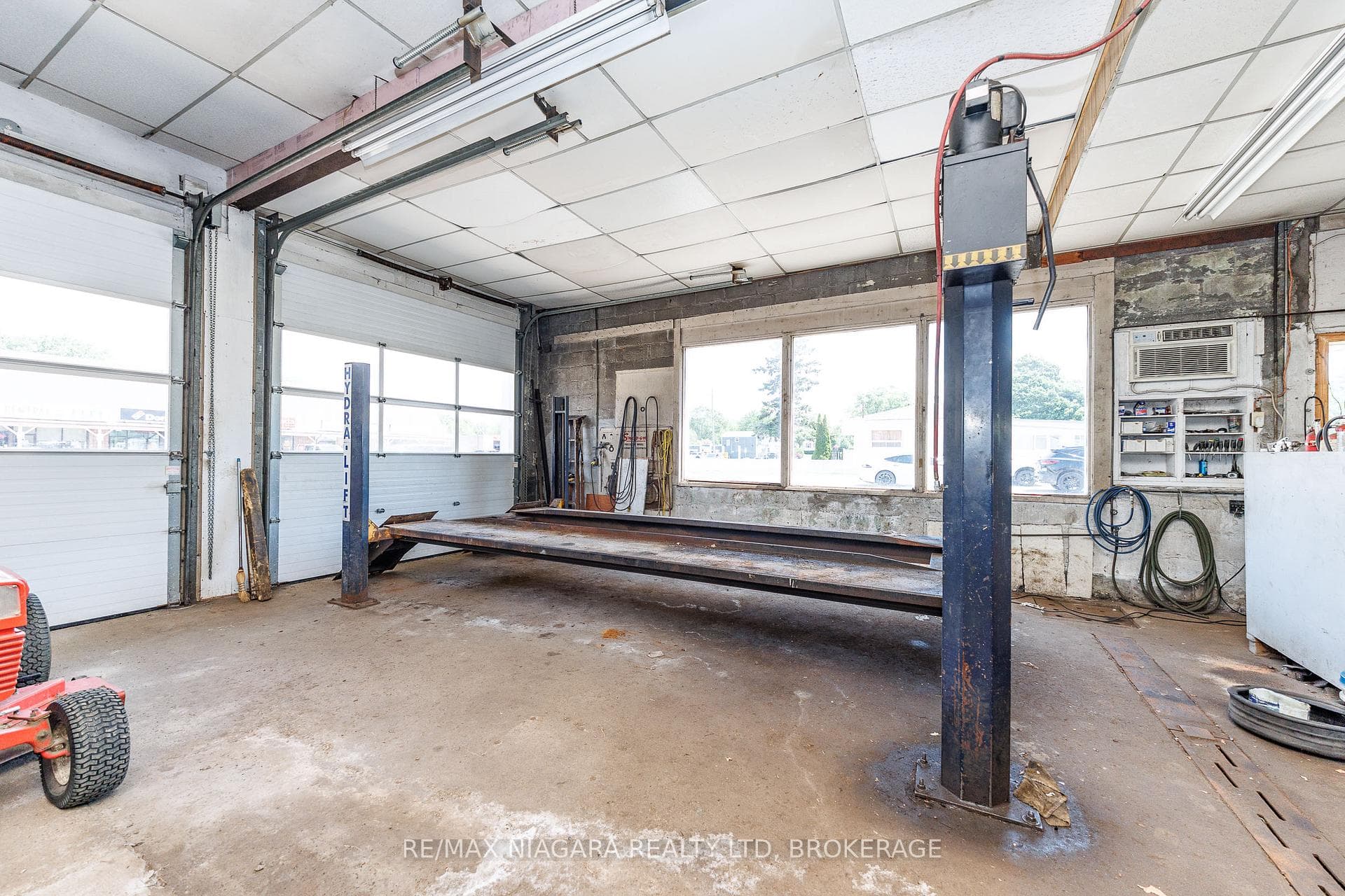 2342 sq ft Auto Shop
