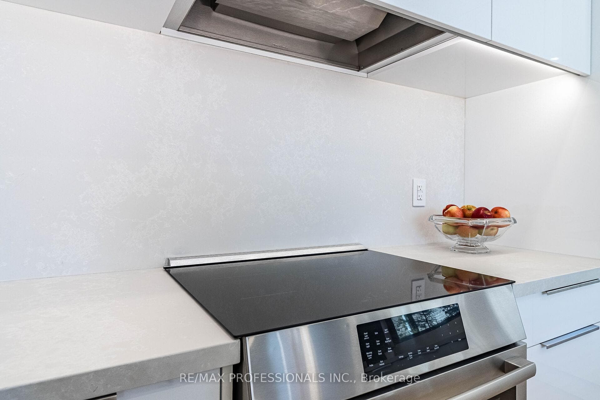 39 Millburn Drive photo 17
