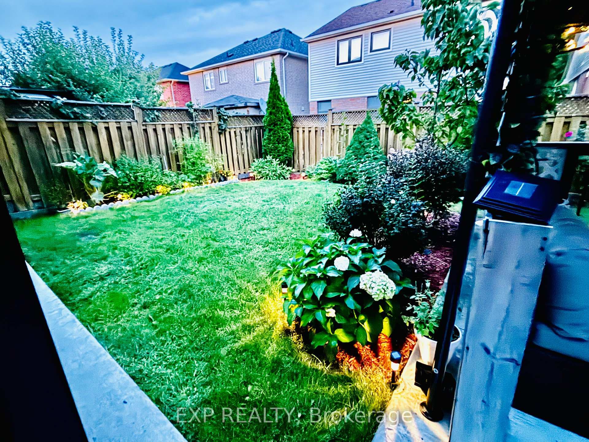 20 Thorpe Crescent photo 37