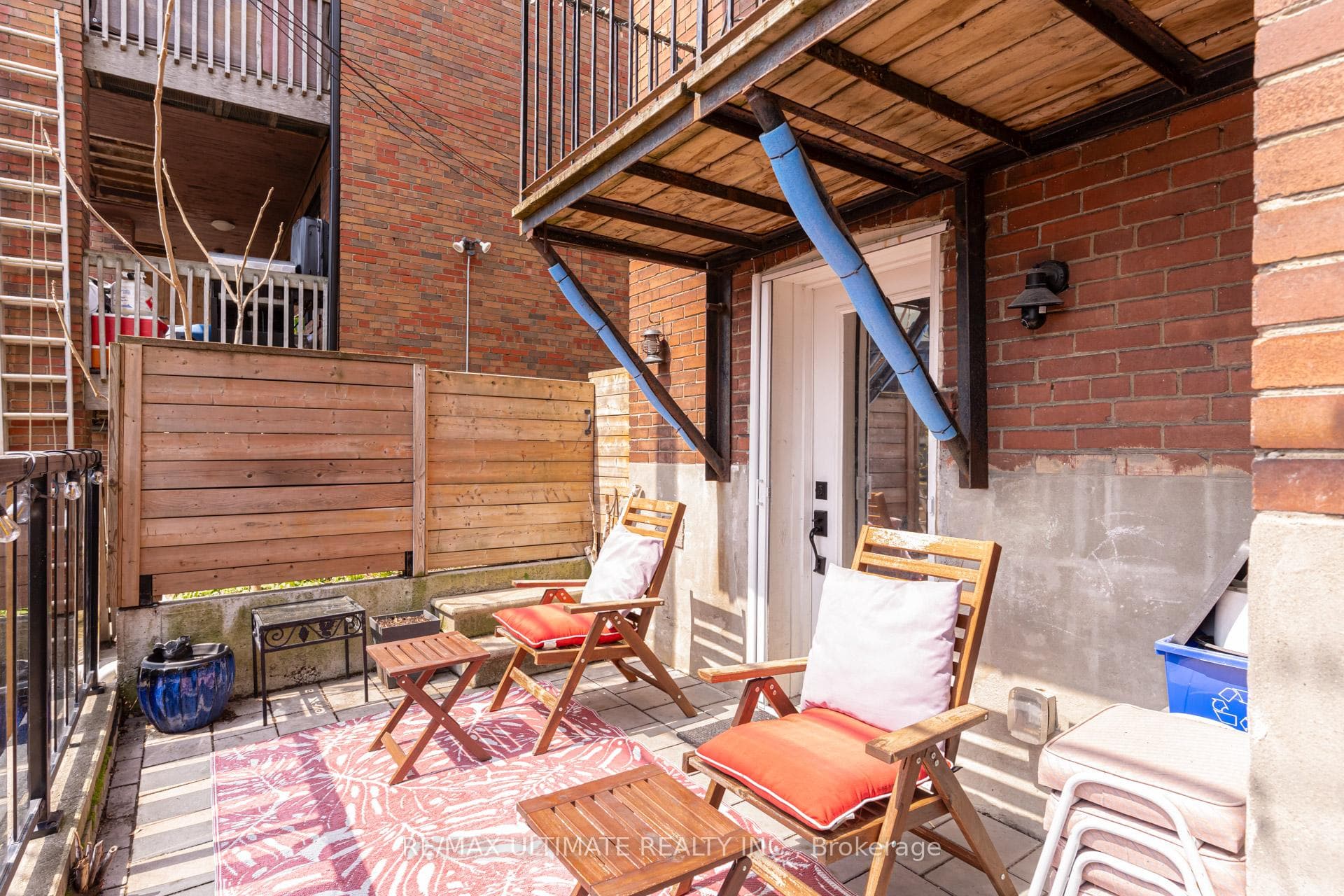 533 Kingston Road photo 28