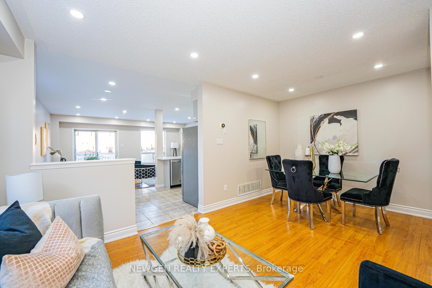 23 Whiteface Crescent photo 12