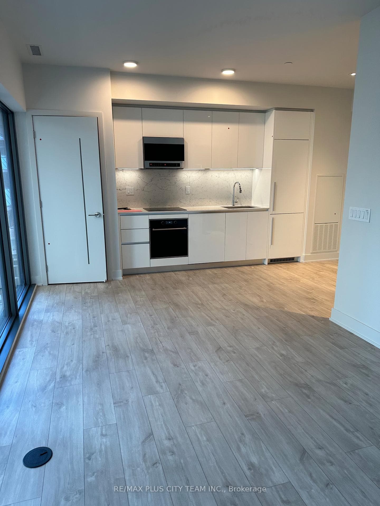 8 Cumberland Street Unit 607 photo 5