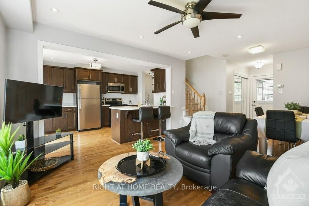 462 MEADOWHAWK Crescent photo 6