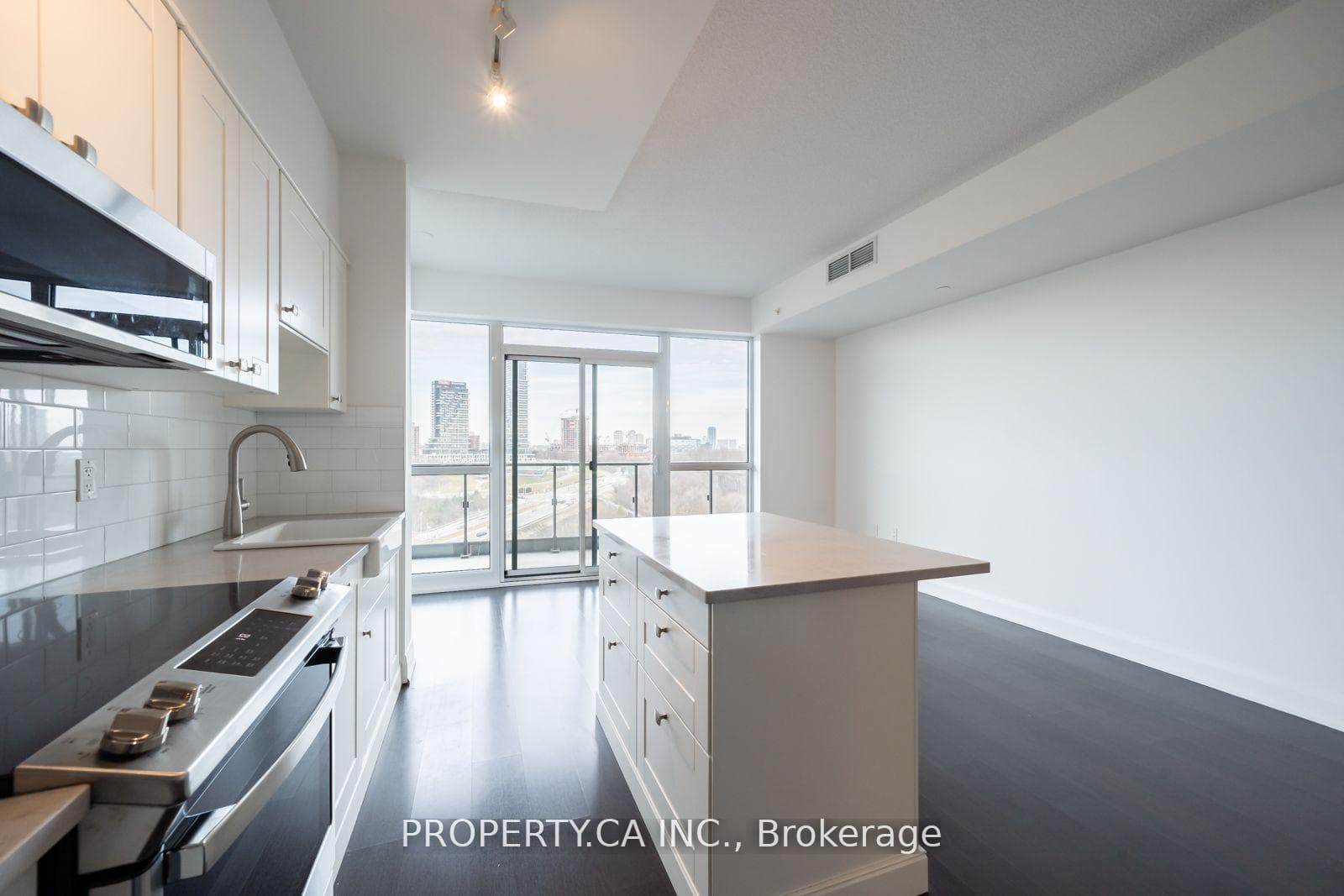 160 Vanderhoof Avenue Unit 601 photo 4