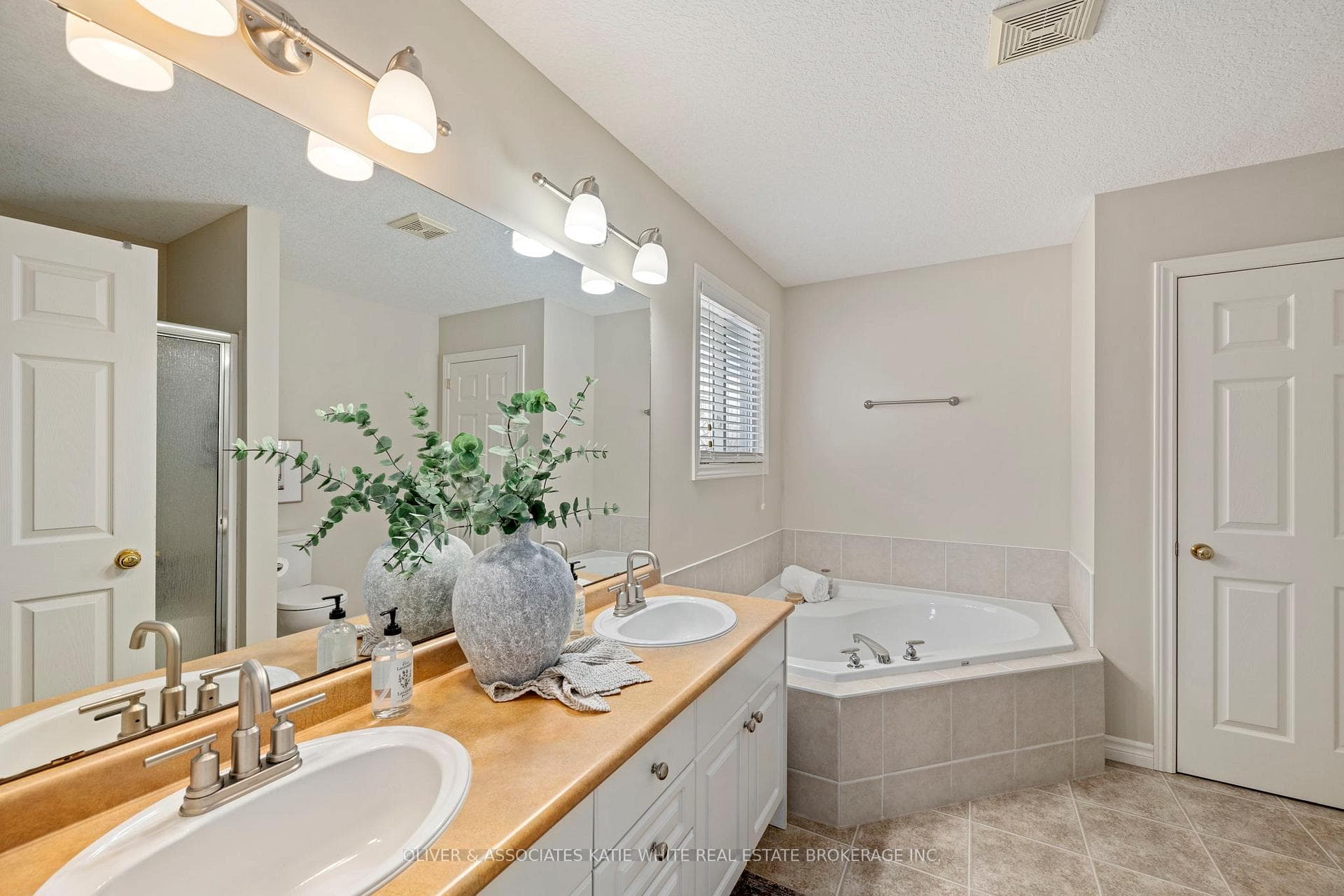 937 Blythwood Road photo 17