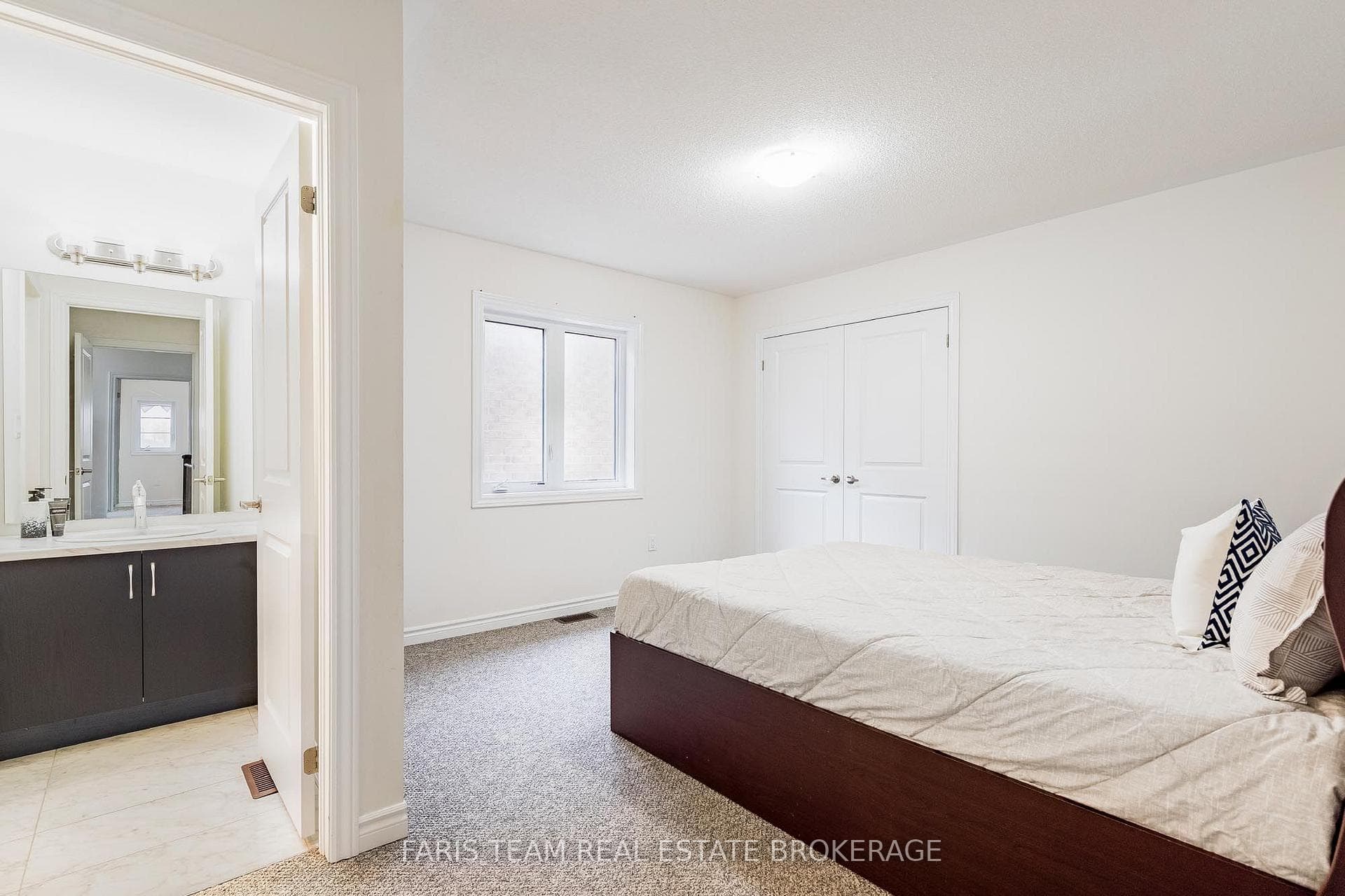 2263 Lozenby Street photo 34