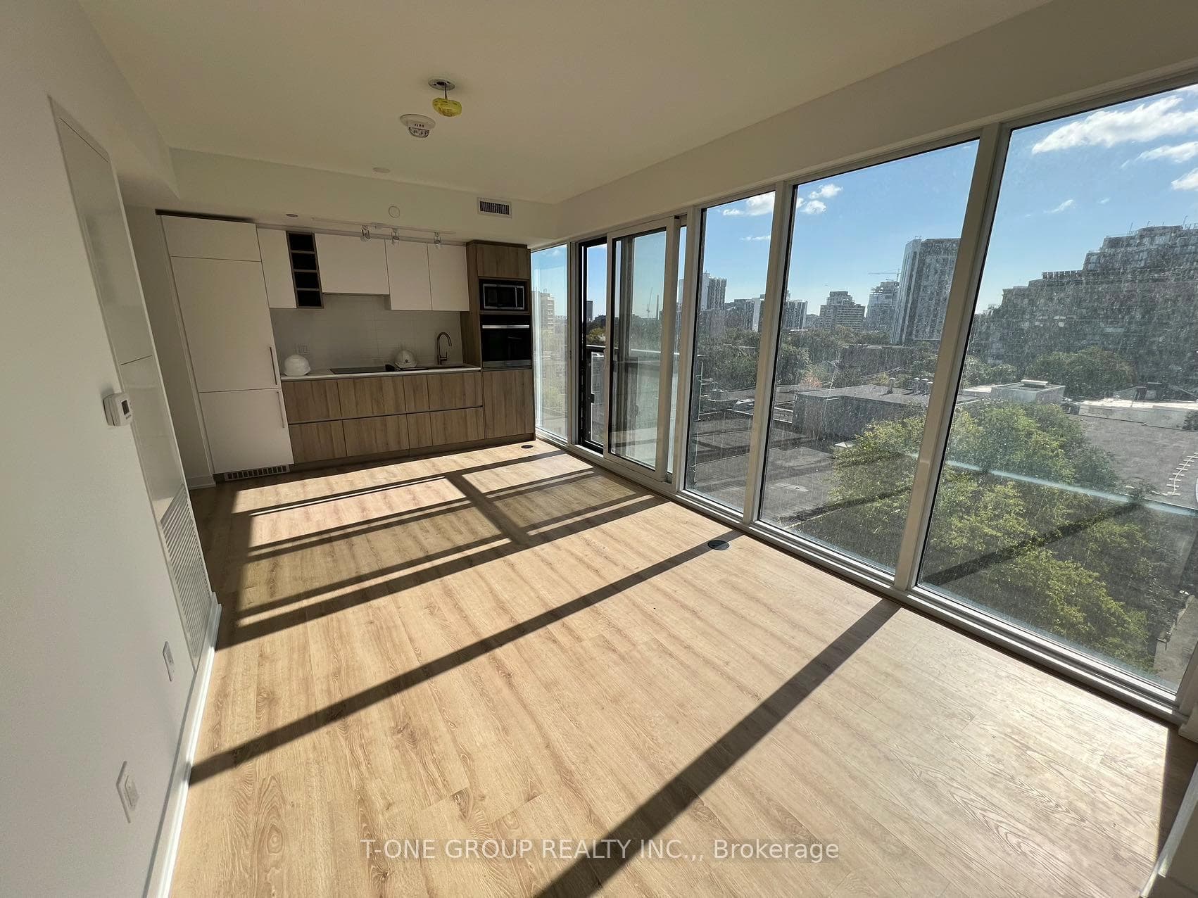 319 Jarvis Street Unit 602 photo 3