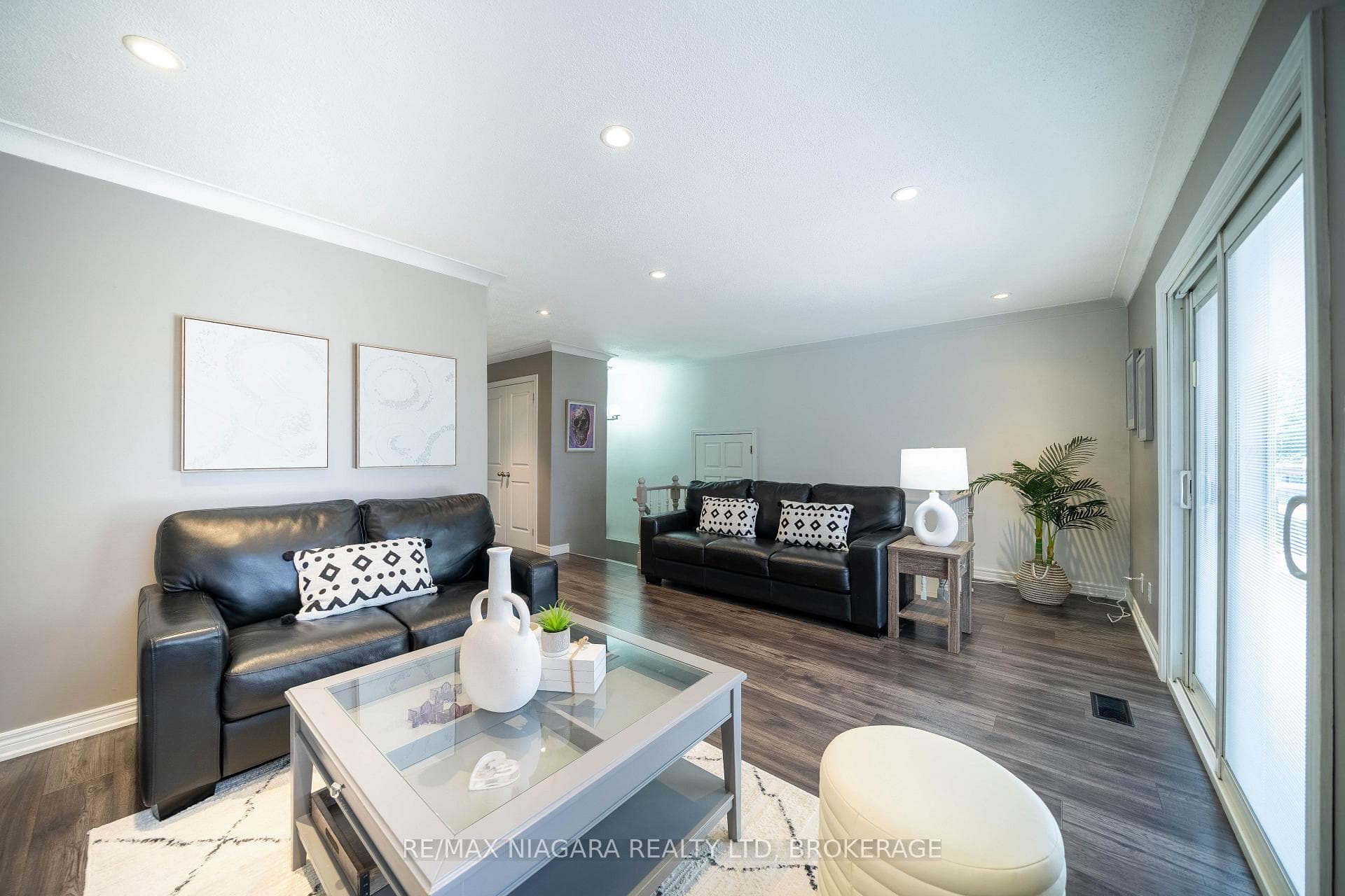 33 Bloomfield Avenue photo 10