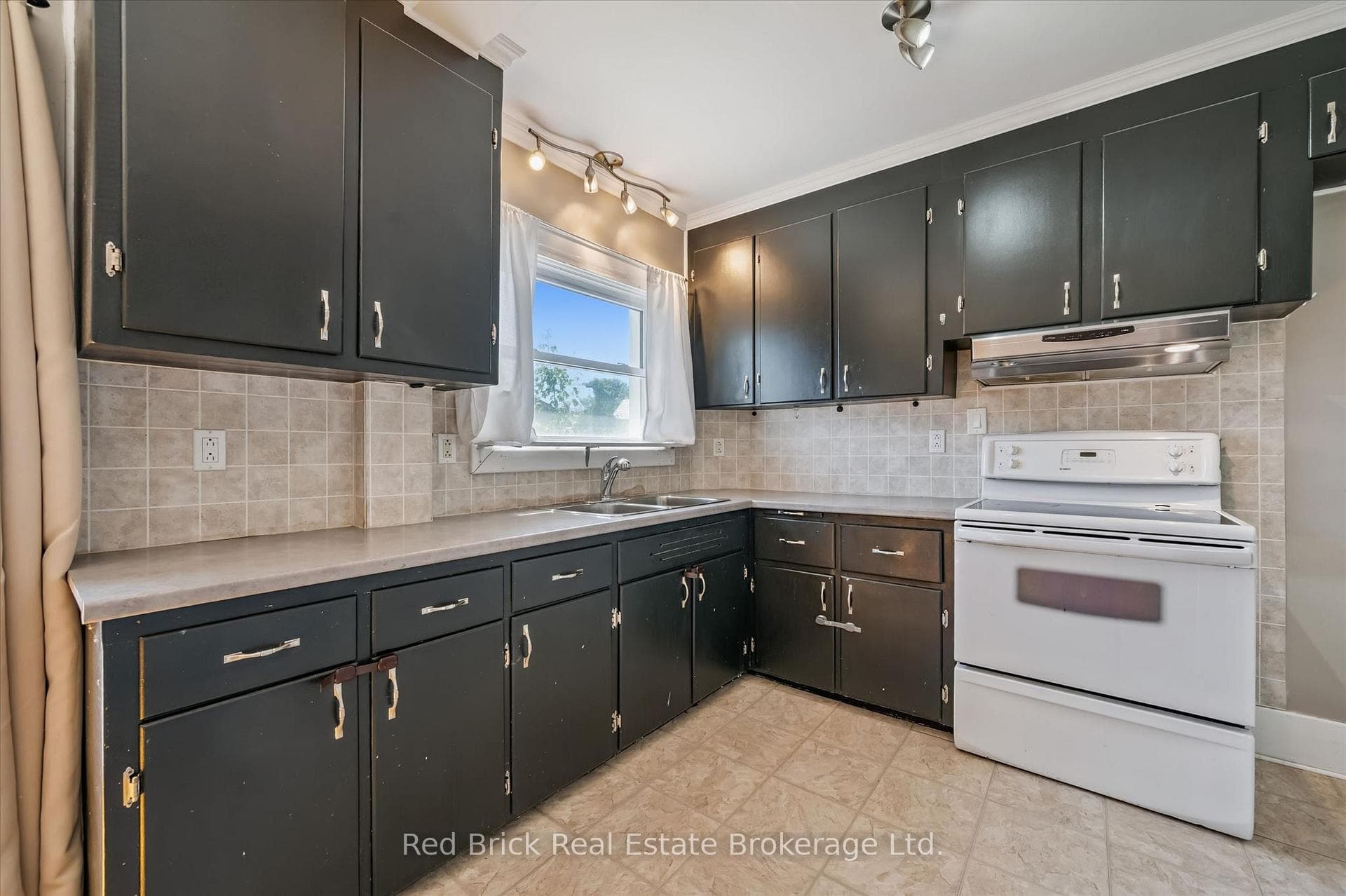 241 Victoria Road photo 12