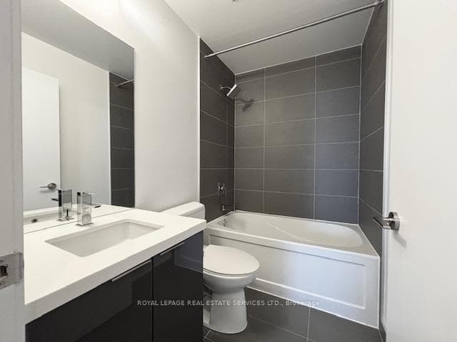 8 Eglinton Avenue Unit 4112 photo 2