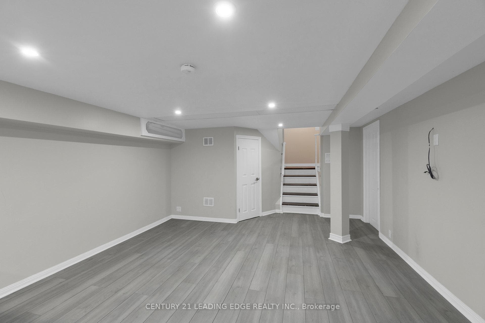 35 Benton Street photo 8