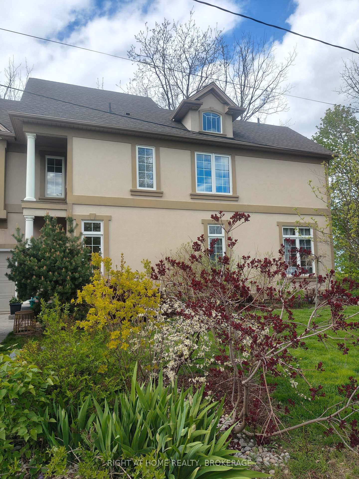 22 Ursula Avenue photo 1