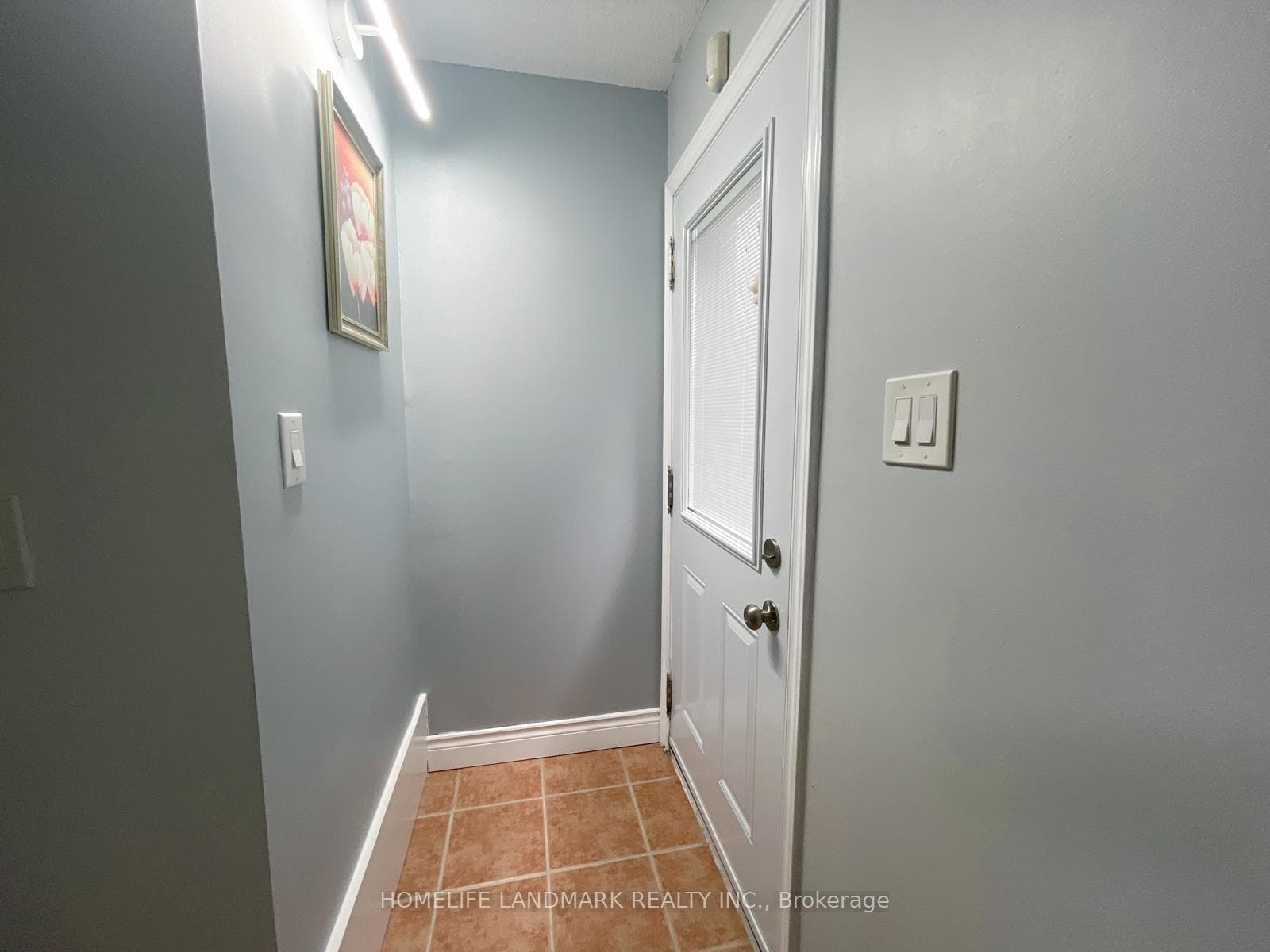 6077 Fullerton Crescent photo 19