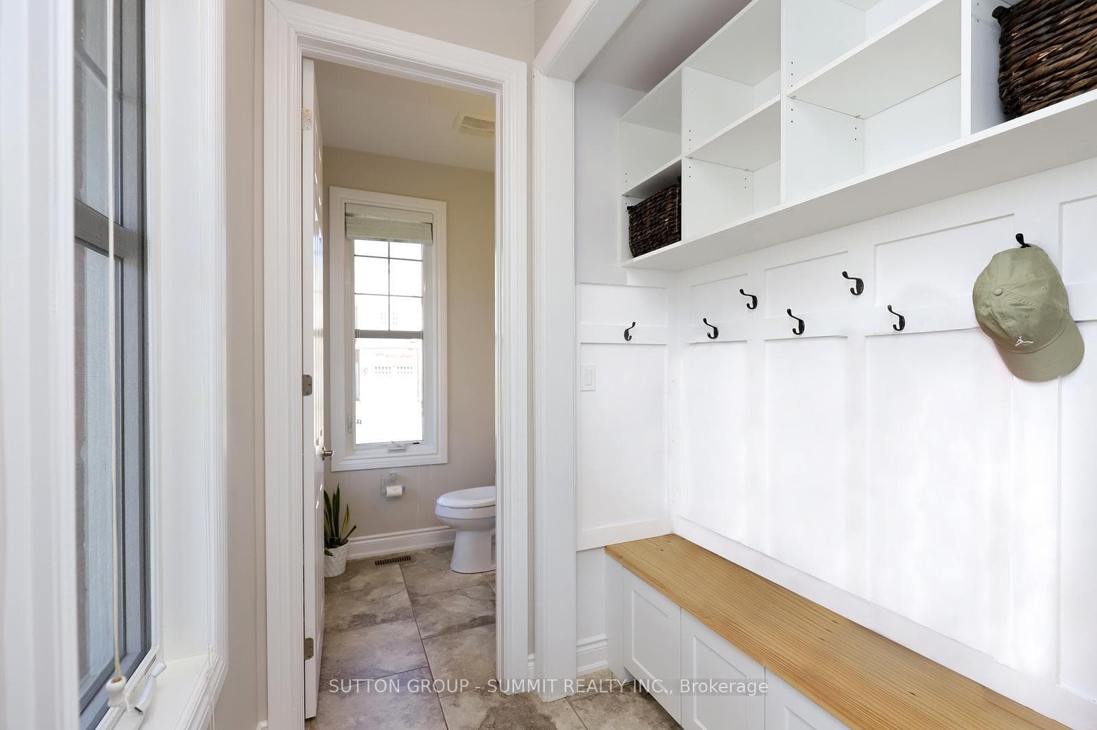 378 Blinco Terrace photo 18