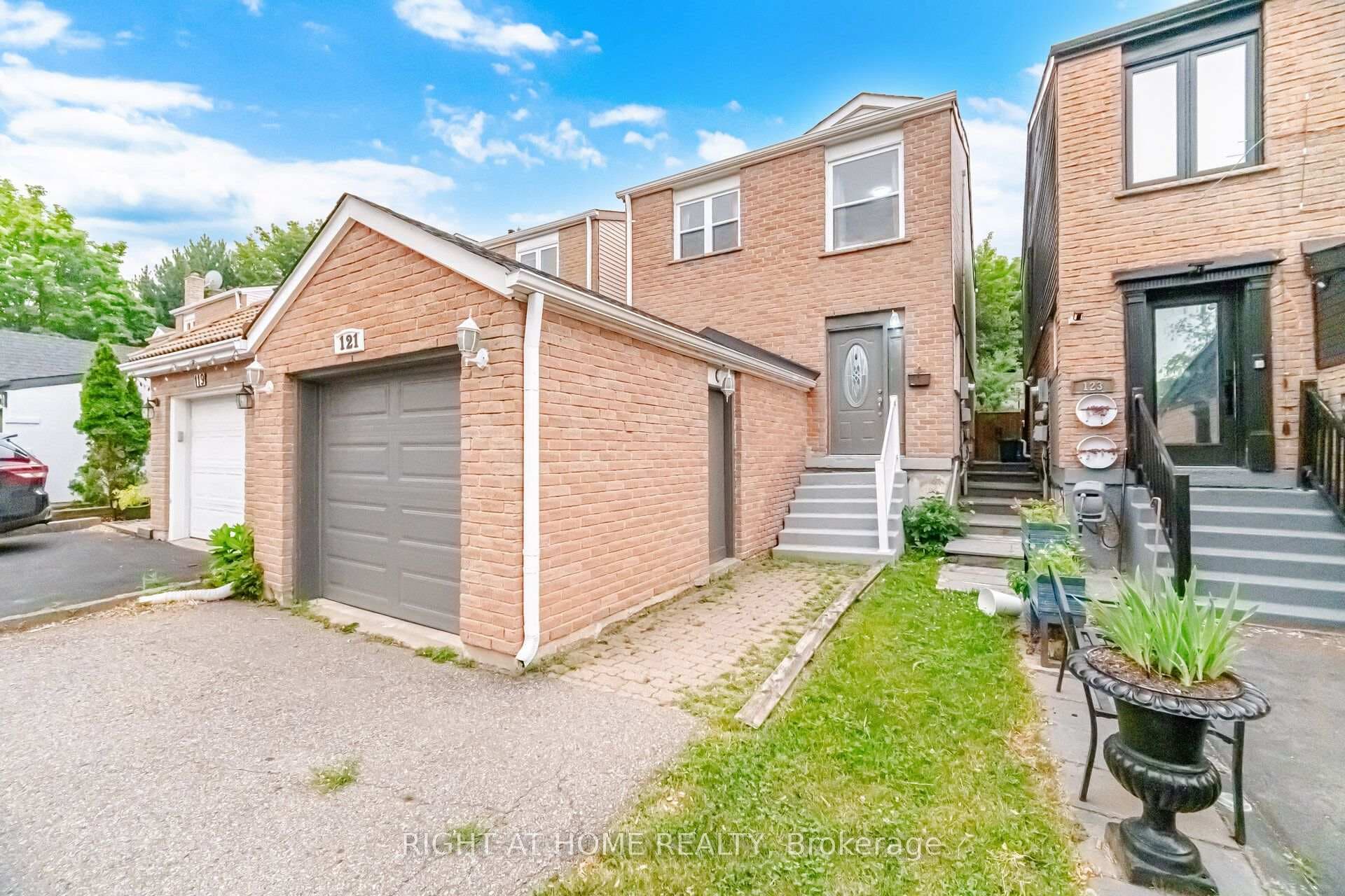 121 Bob O'link Avenue photo 2