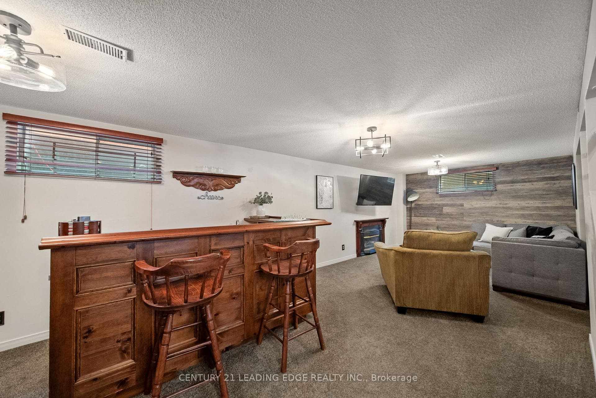 135 Aspen Crescent photo 30