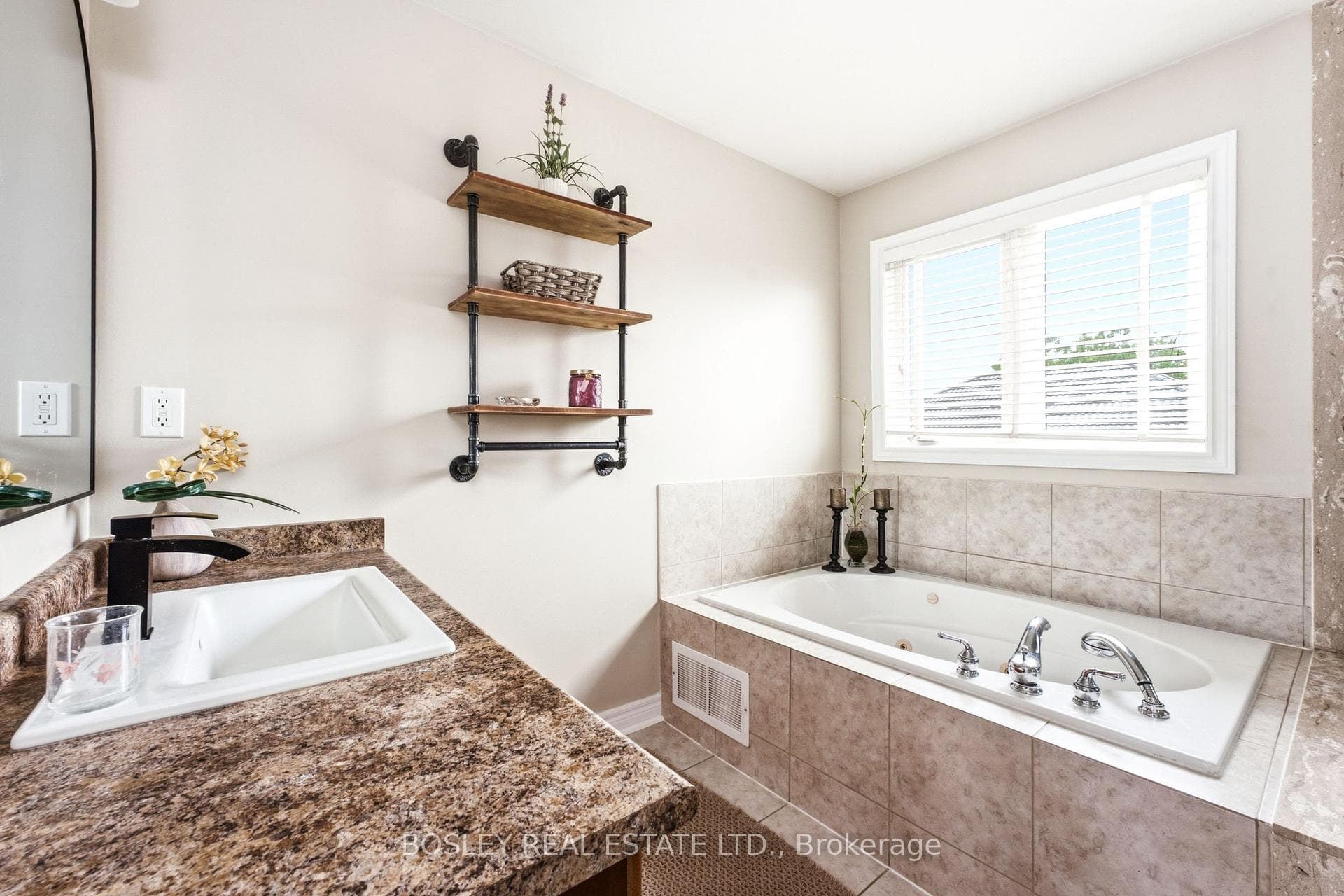 2160 Highcliffe Way photo 22