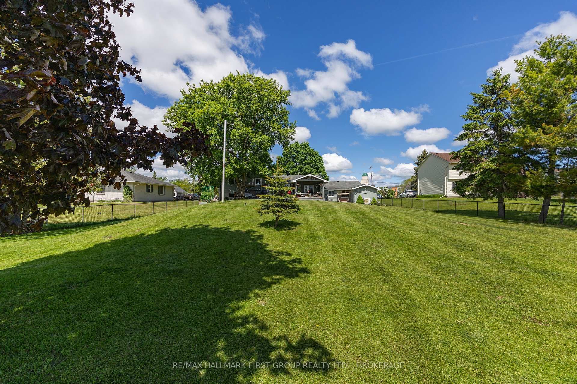 1470 Sydenham Road photo 48