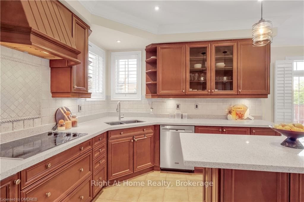 2138 ALDERBROOK Drive photo 18