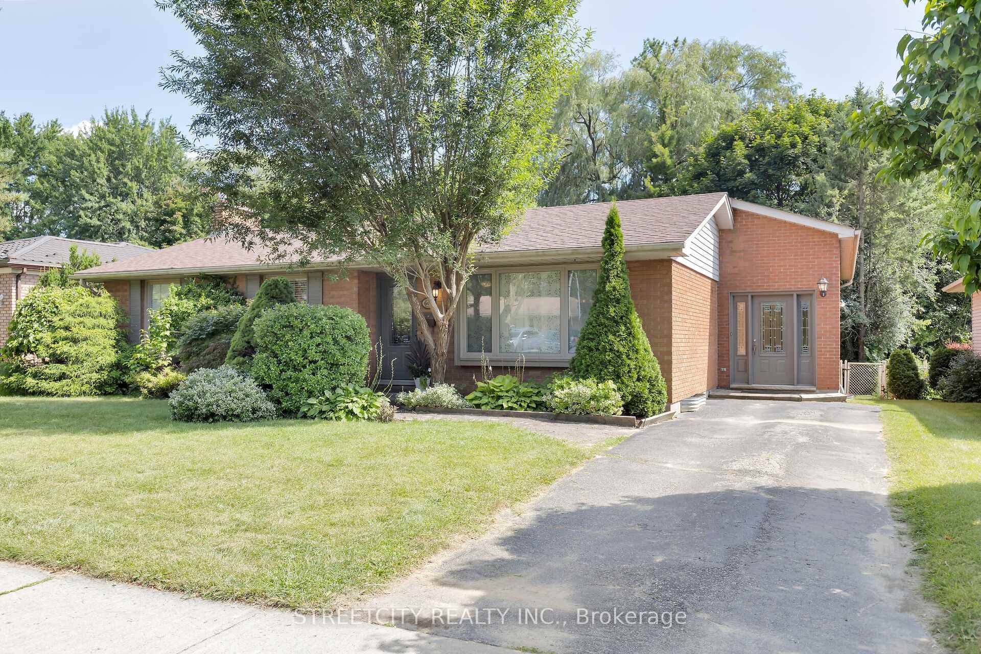 667 Grenfell Drive photo 2