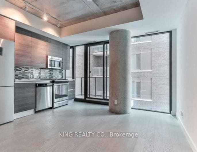 111 Bathurst Street Unit 1501 photo 2