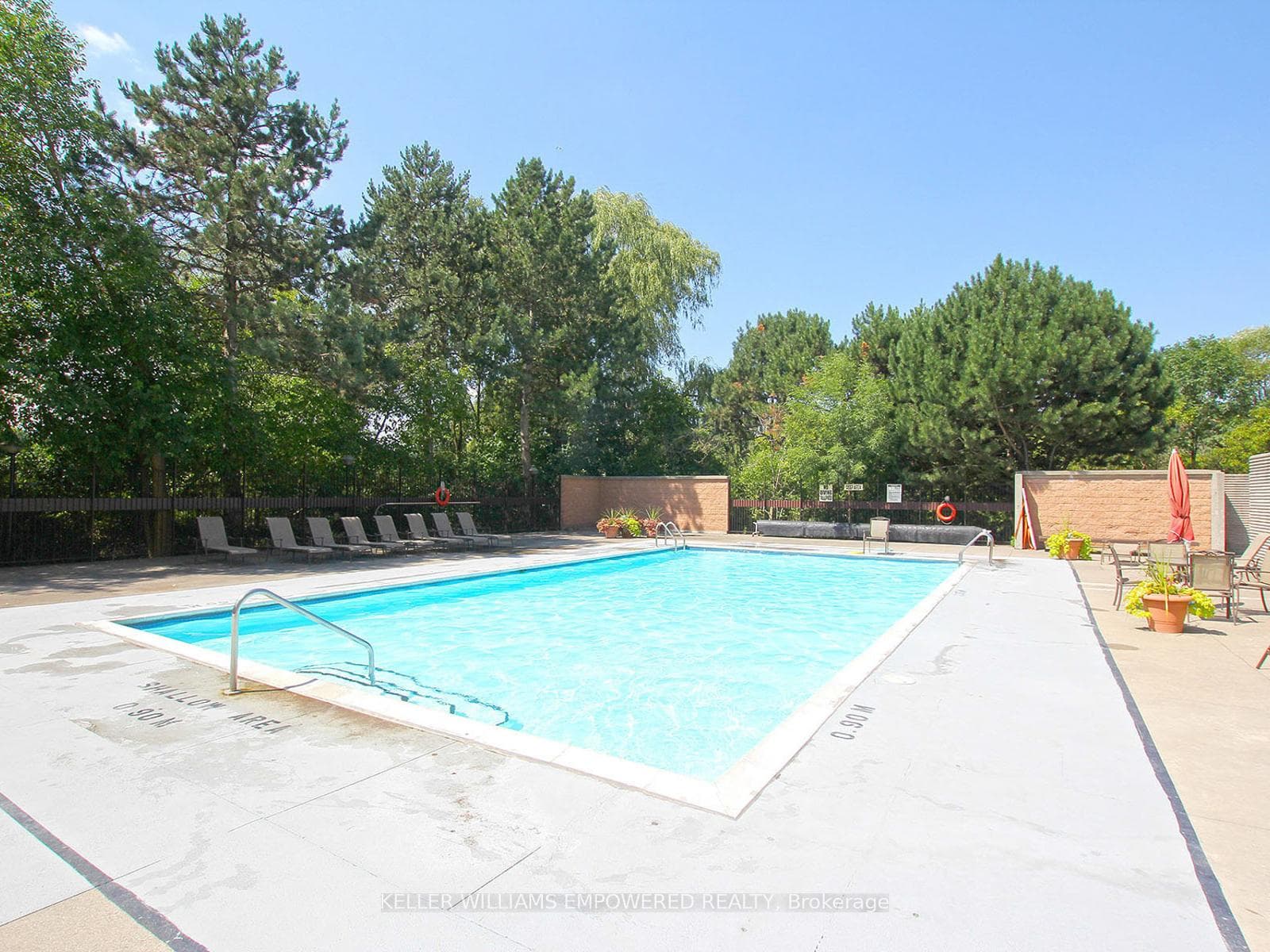 Outdoor Pool & Tanning Deck