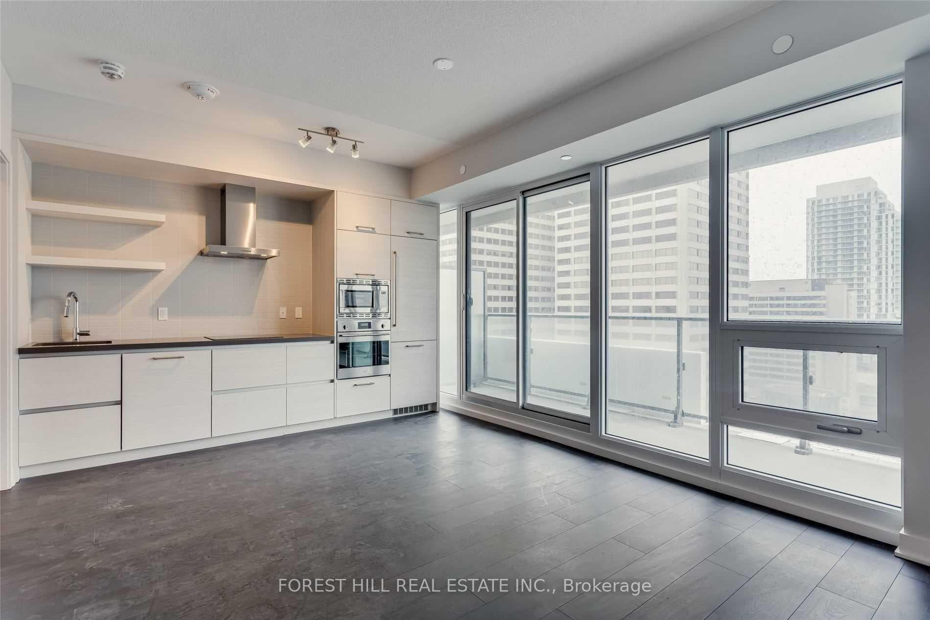 2221 Yonge Street Unit 5511 photo 5