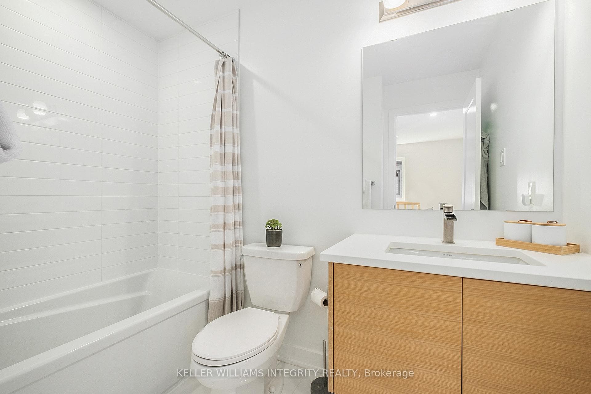 860 Solarium Avenue photo 28