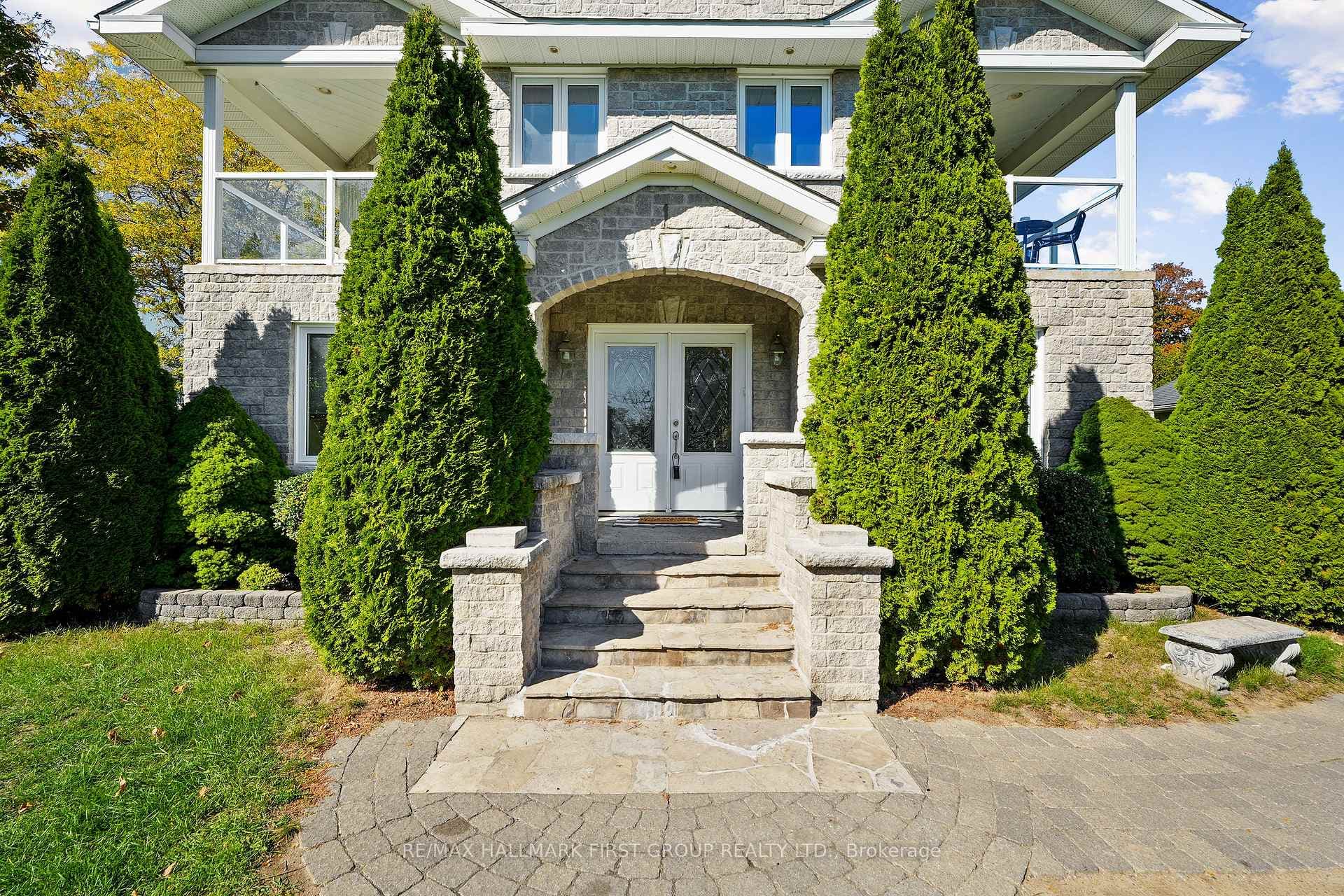 282 Lakeshore Road photo 3