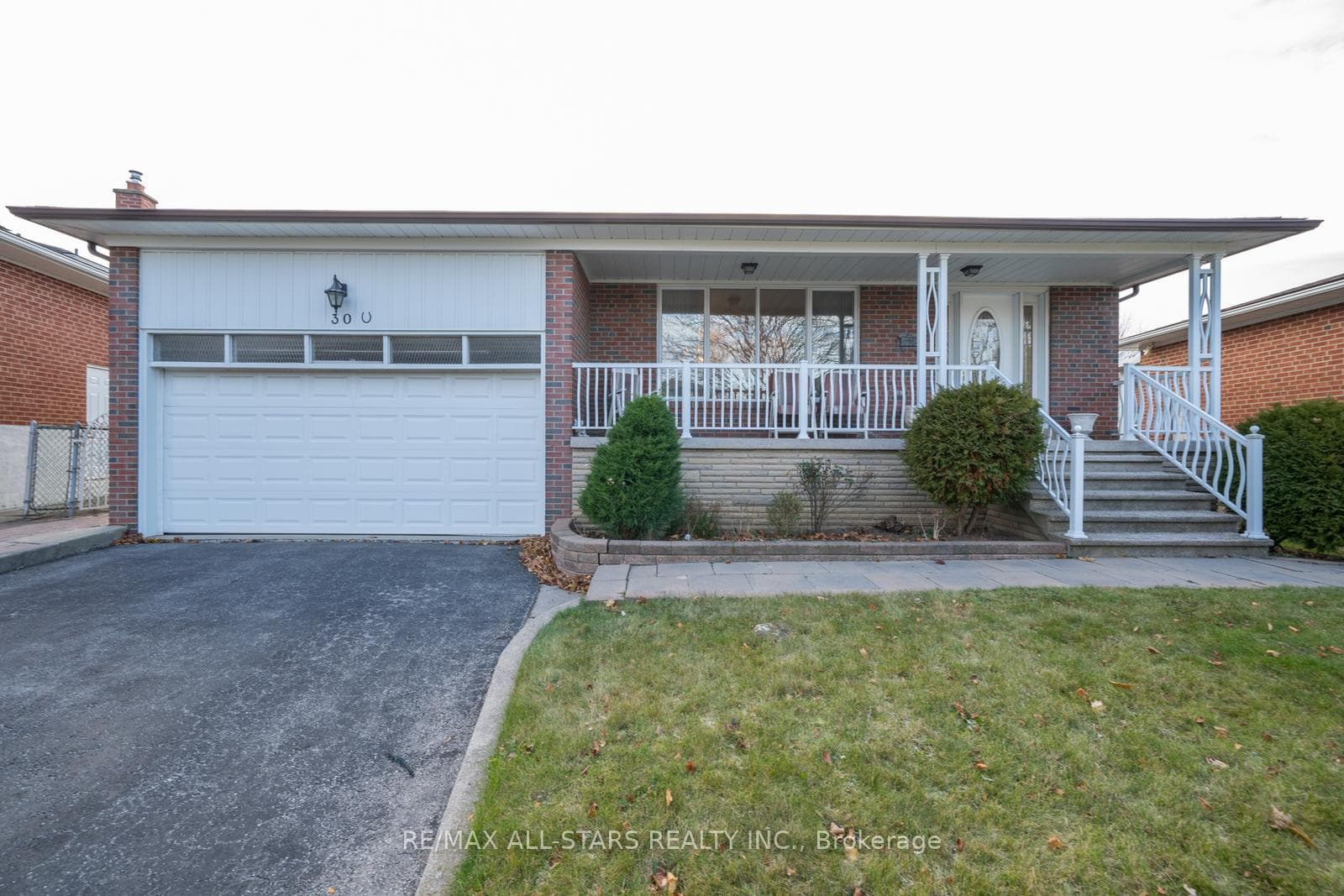 30 Orangewood Crescent photo 1