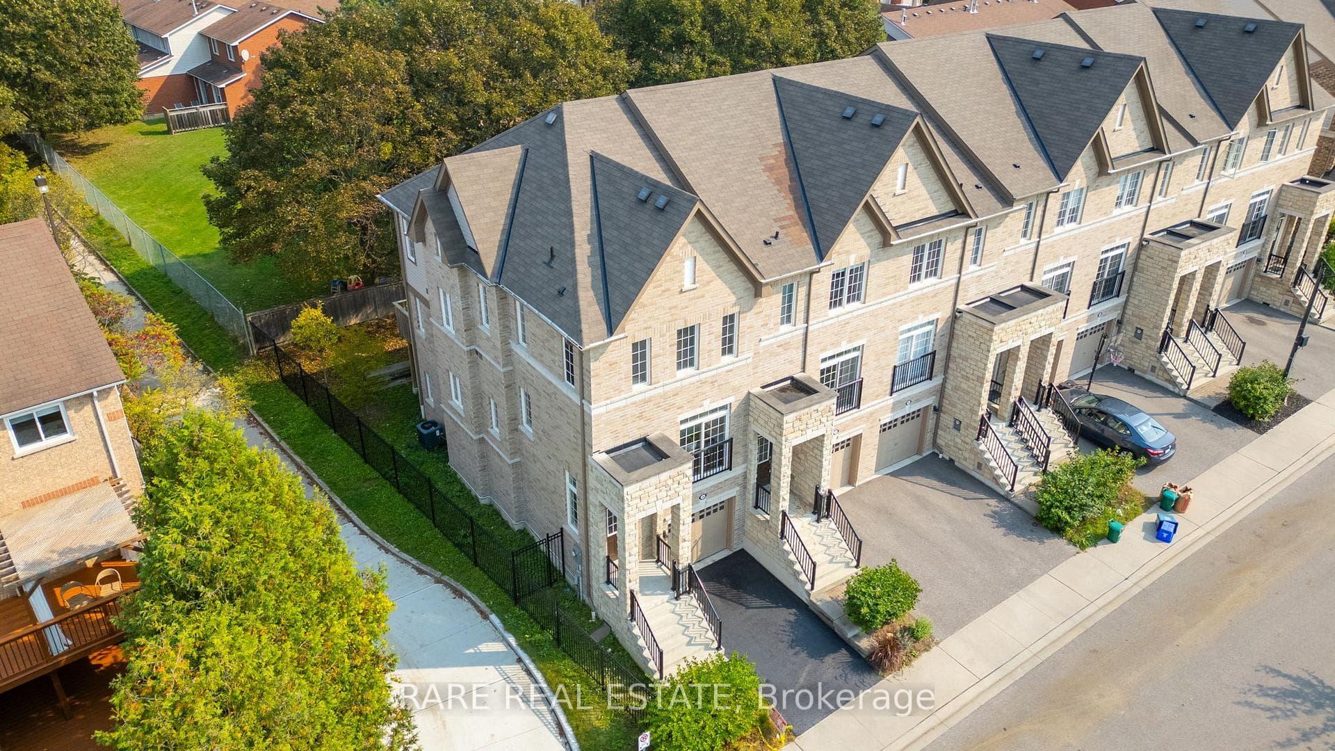 256 London Lane photo 1
