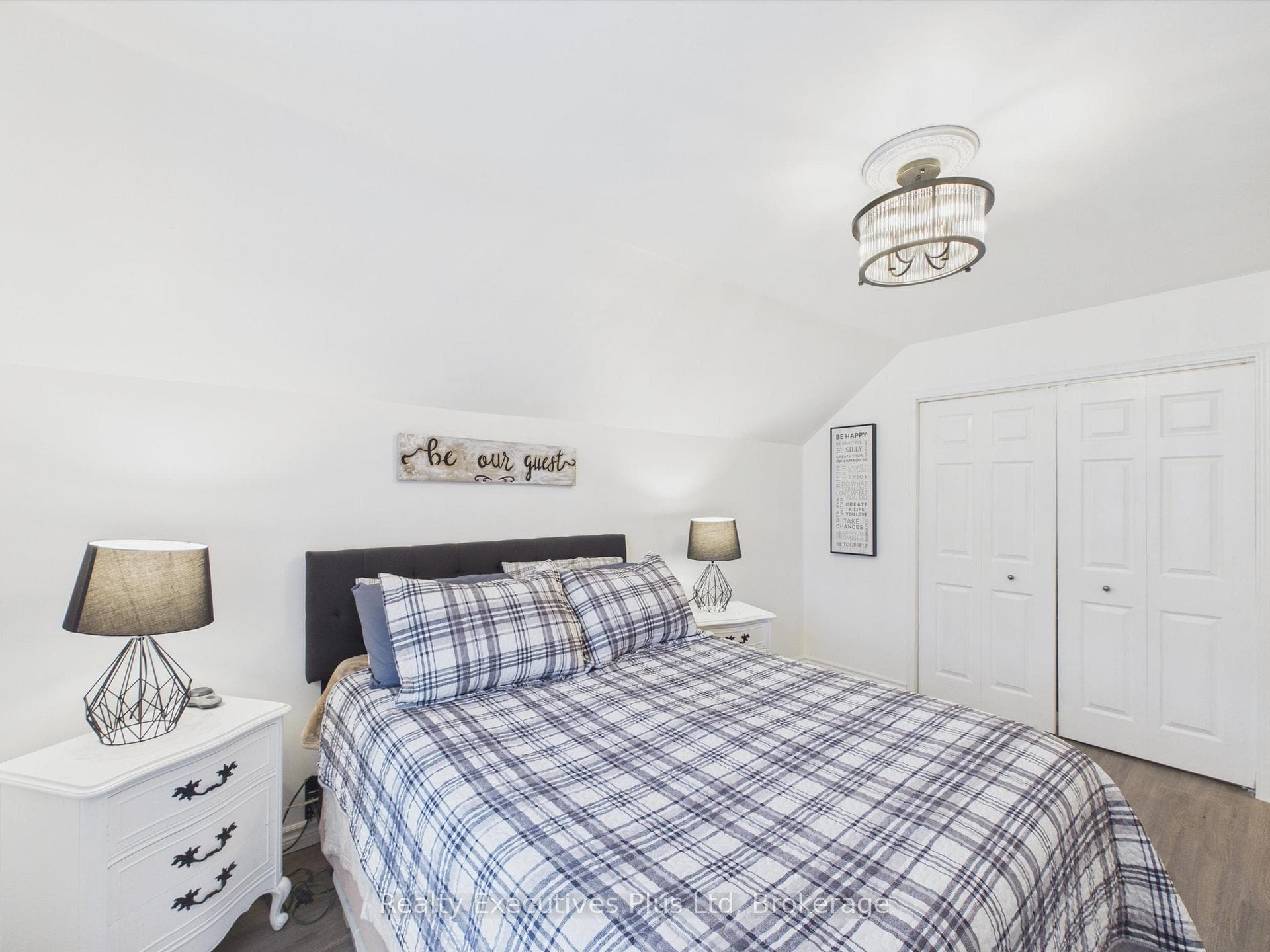 16 Albert Street photo 36