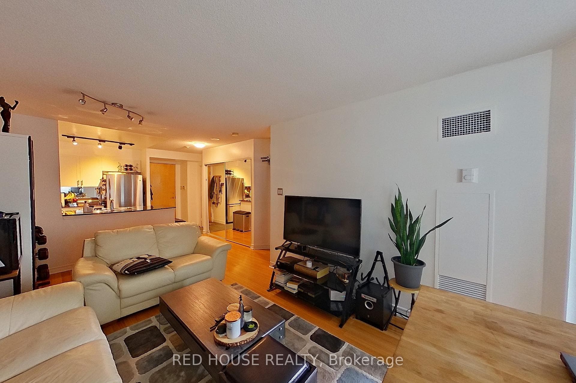 600 Queens Quay Unit 525 photo 14