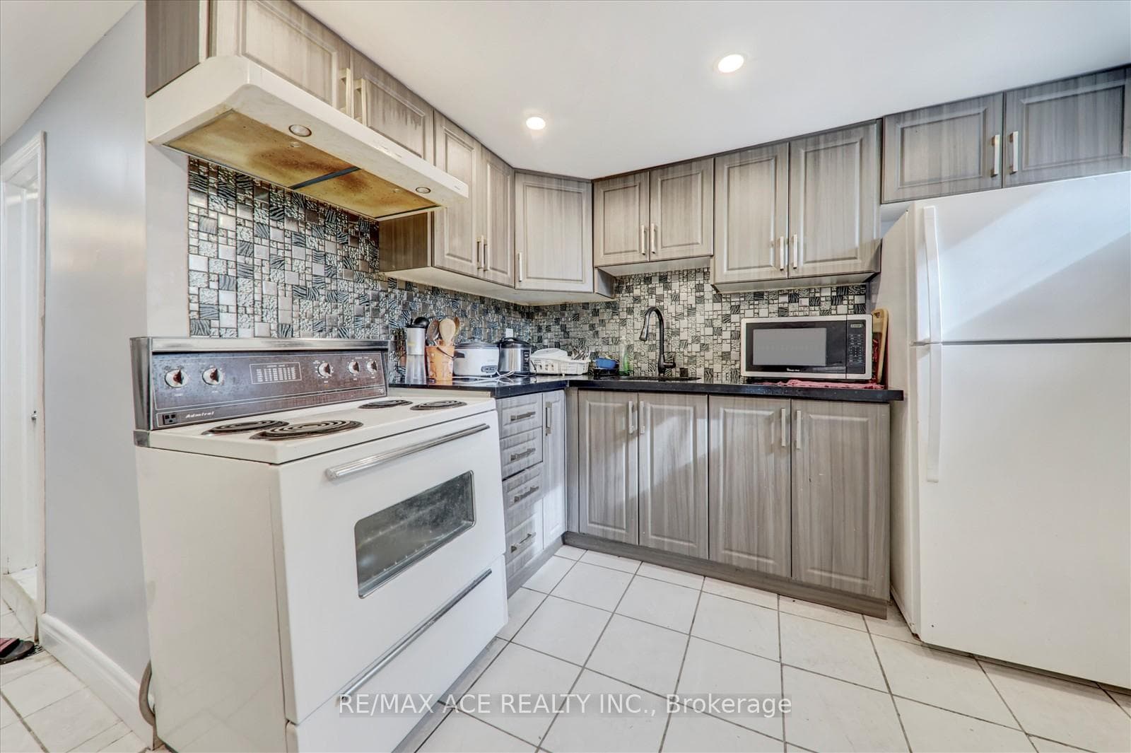 10 Blakemanor Boulevard photo 26