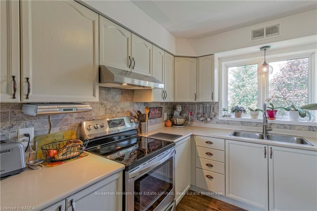 298 CENTENNIAL Road photo 22