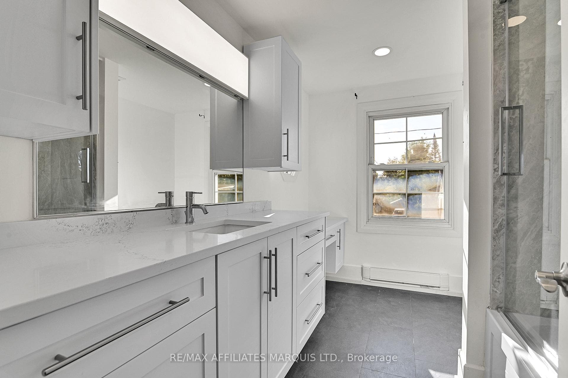 1603 Peter Street photo 34