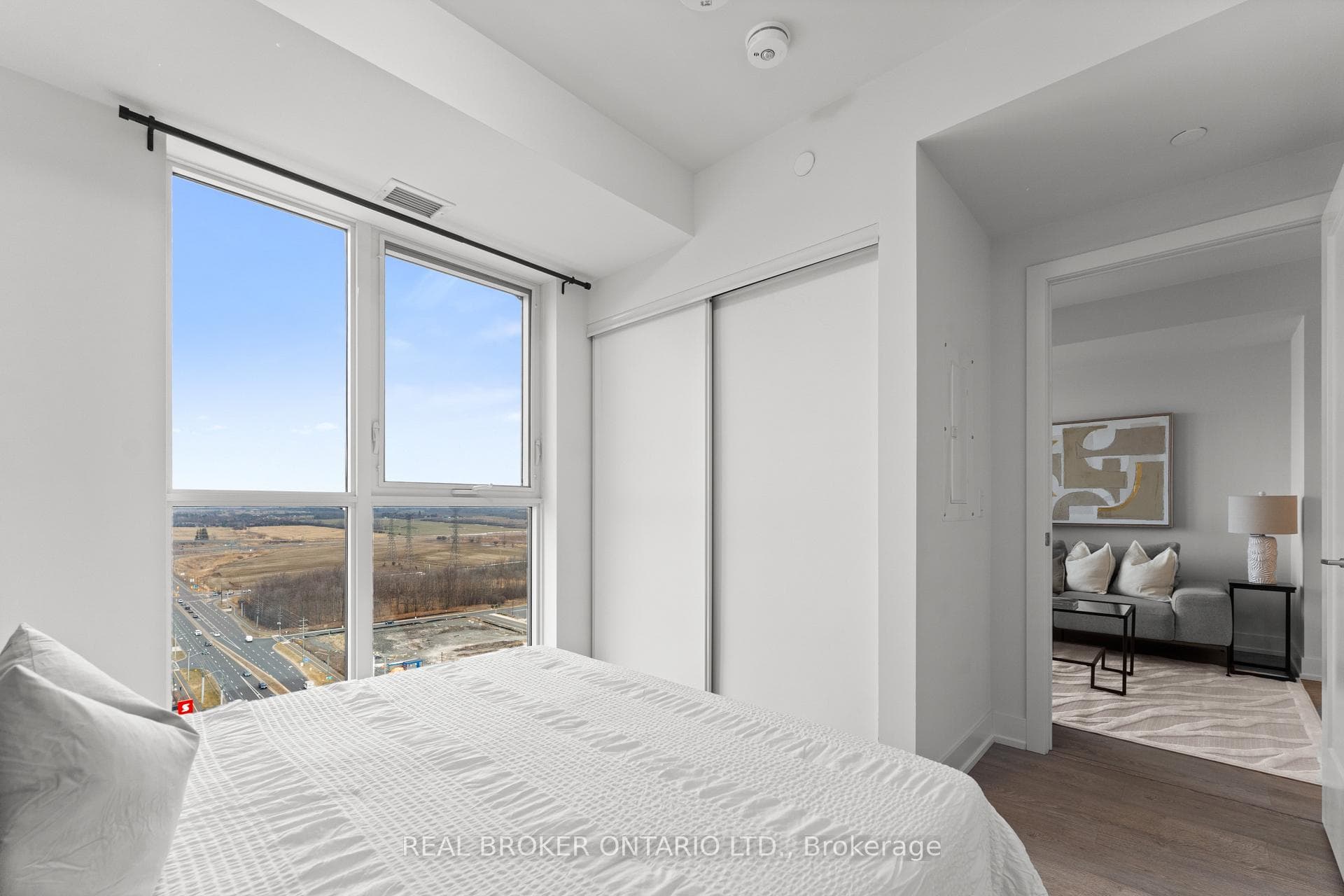 2550 Simcoe Street Unit 2506 photo 12