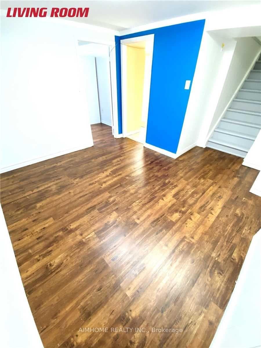 18 Rockport (Bsmt) Crescent photo 9