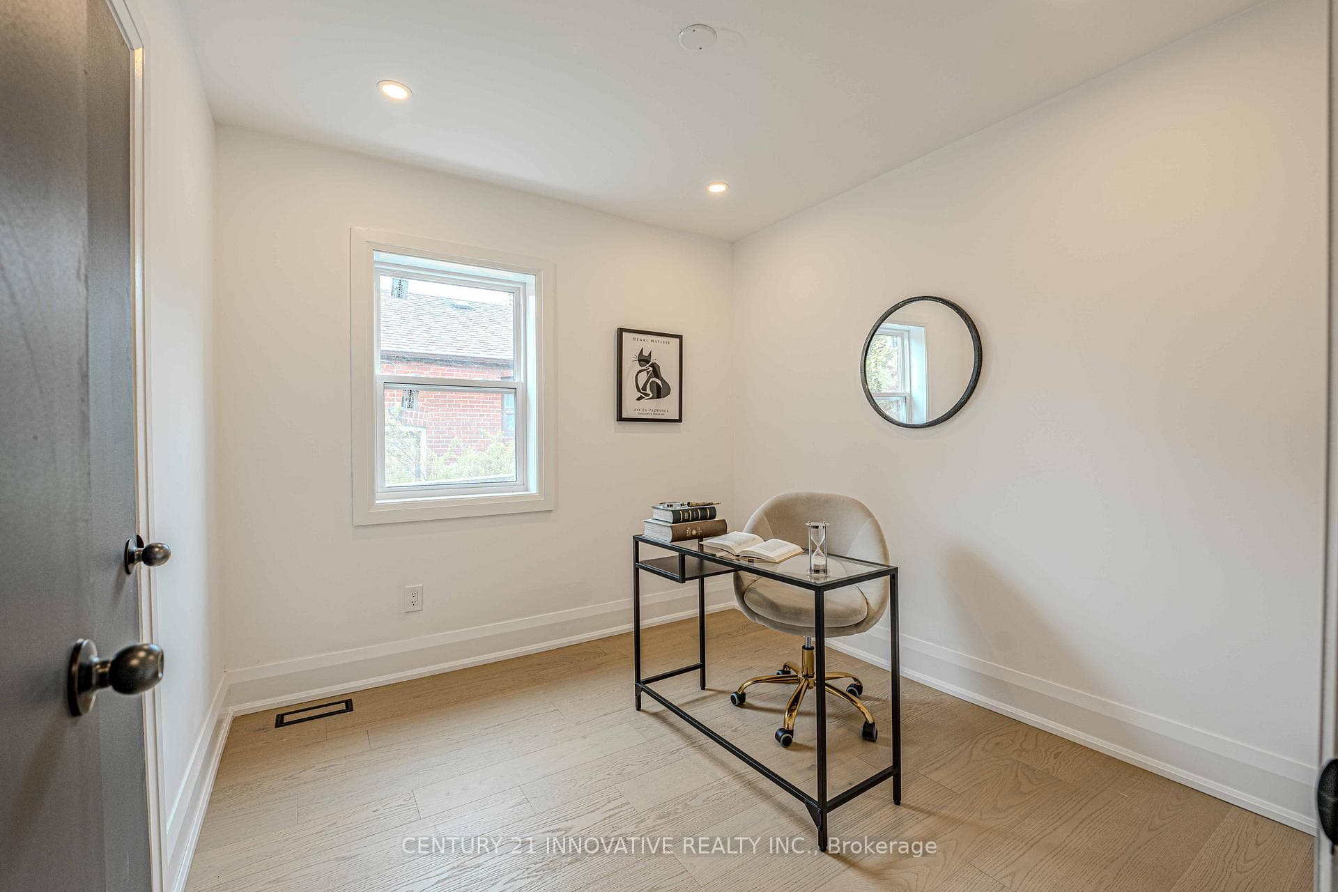 110 Canlish Road photo 16