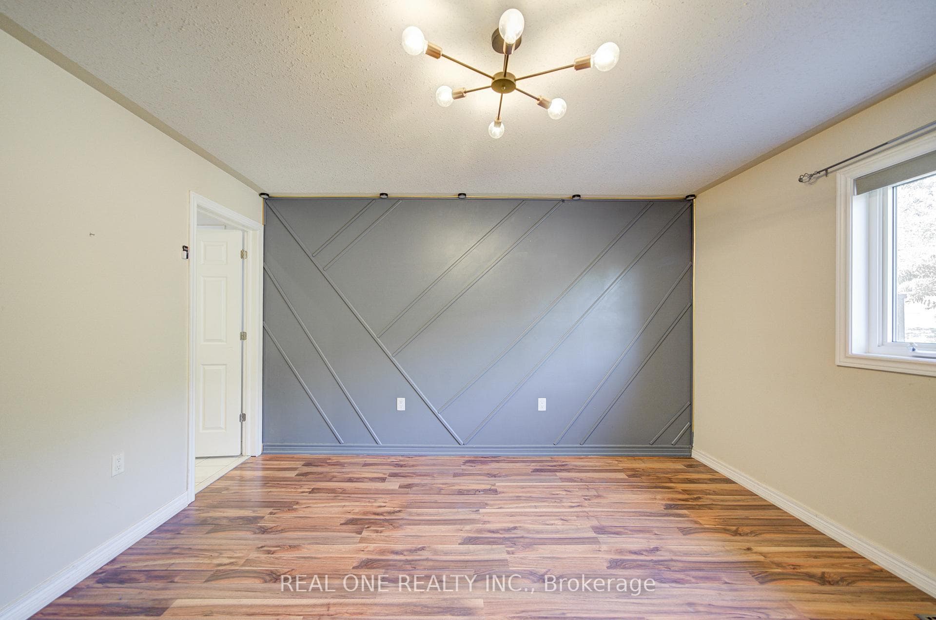 105 Milroy Drive photo 17