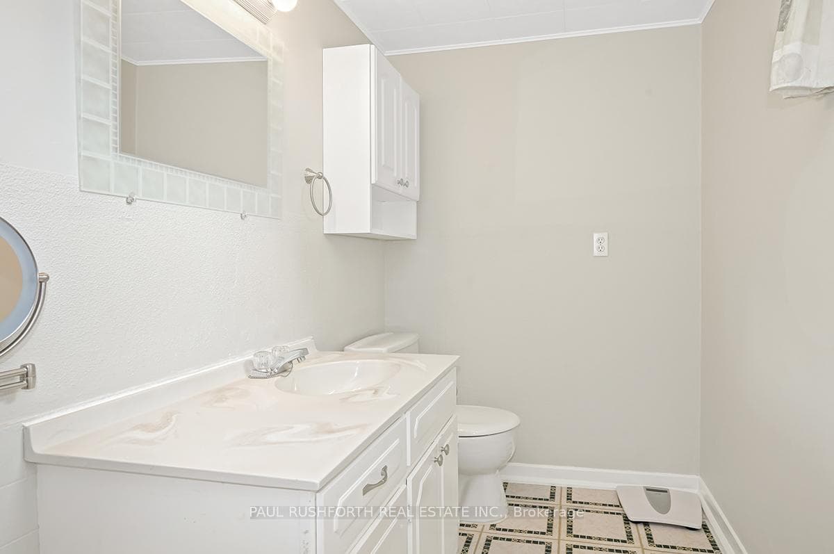 1214 Castle Hill Crescent photo 20